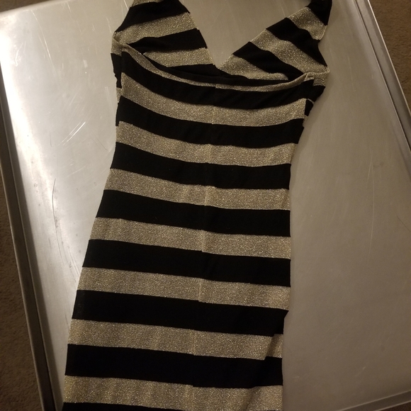 Full length halter dress - Picture 3 of 4